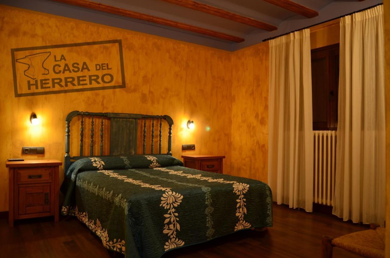 La Casa Del Herrero El Poyo Exteriör bild